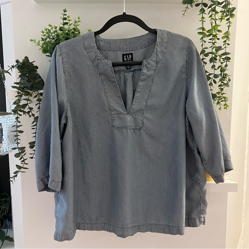 Gap women’s V‑neck striped blouse with 3/4 sleeves
